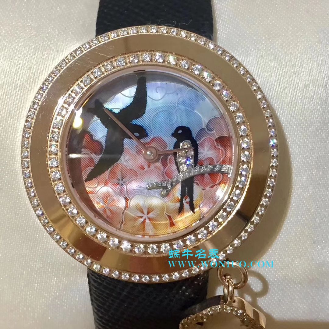独家实拍 梵克雅宝 喜鹊女士 wrist watch 俏皮可爱 寓意深厚 吊坠可以自由转动 / 梵克雅宝VCA04