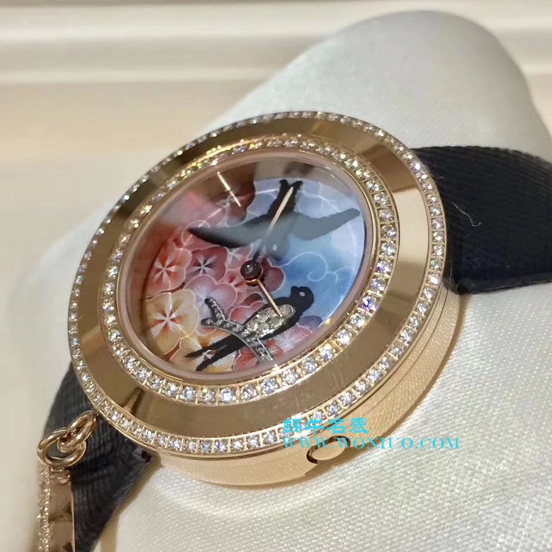 独家实拍 梵克雅宝 喜鹊女士 wrist watch 俏皮可爱 寓意深厚 吊坠可以自由转动 / 梵克雅宝VCA04