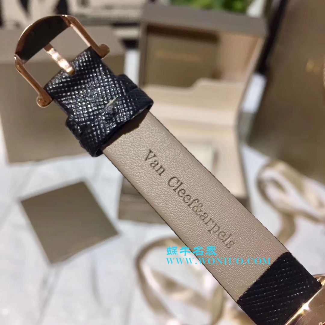 独家实拍 梵克雅宝 喜鹊女士 wrist watch 俏皮可爱 寓意深厚 吊坠可以自由转动 / 梵克雅宝VCA04