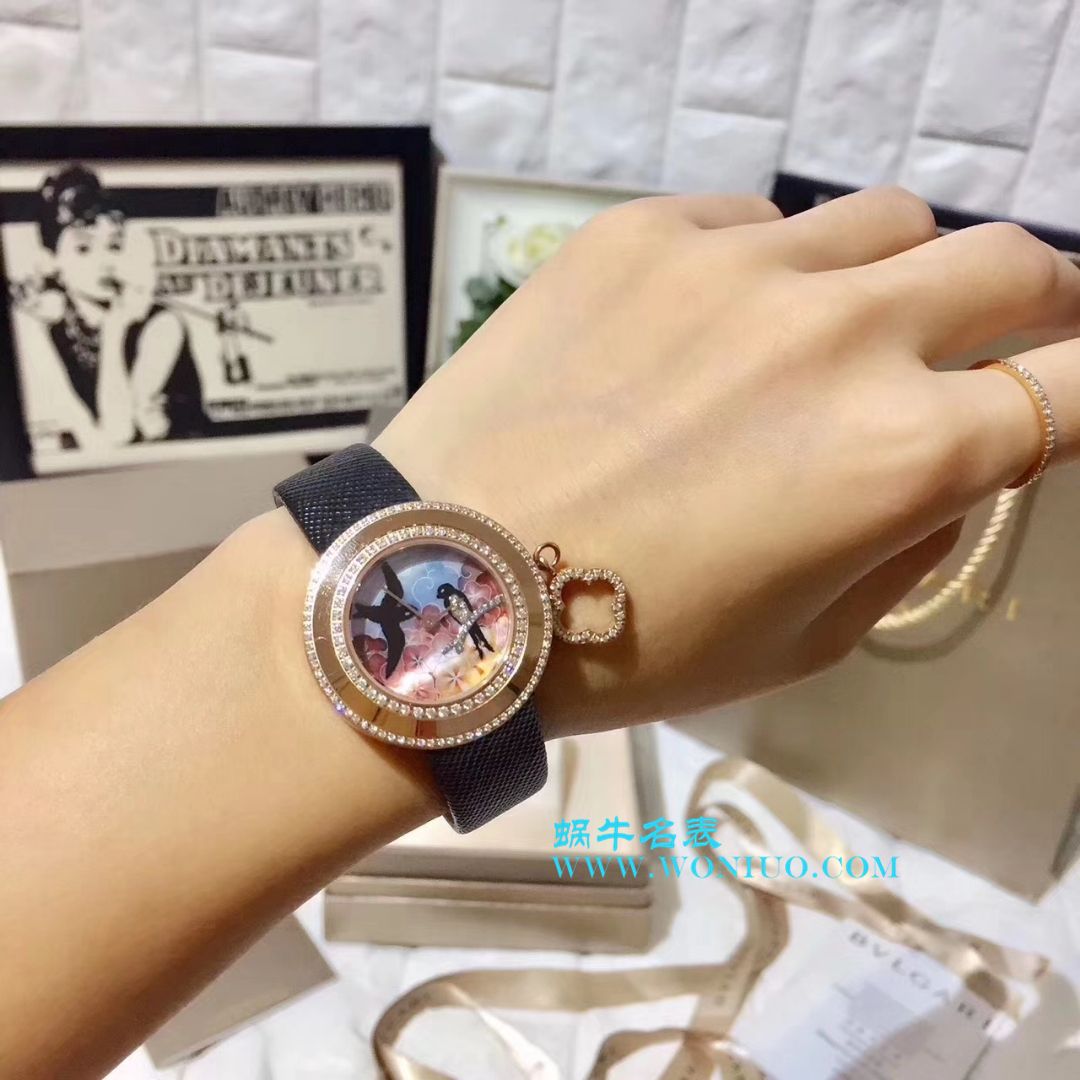 独家实拍 梵克雅宝 喜鹊女士 wrist watch 俏皮可爱 寓意深厚 吊坠可以自由转动 / 梵克雅宝VCA04