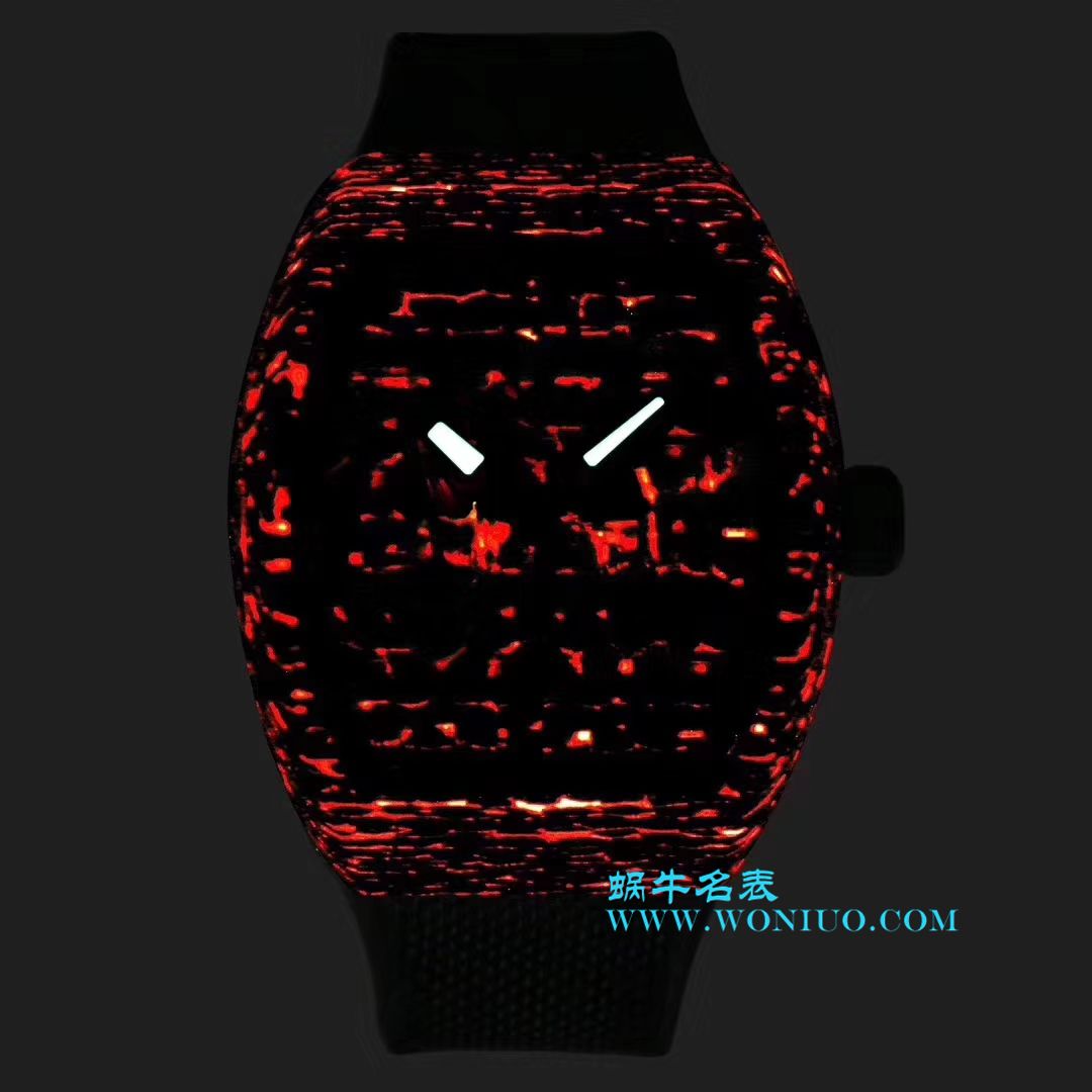 Franck MullerFRANCK MULLER复刻高仿再创新作V45在夜幕低垂之时，Vanguard Carbon  fibre 展现充满未来感的外型，令人耳目一新 / FL026