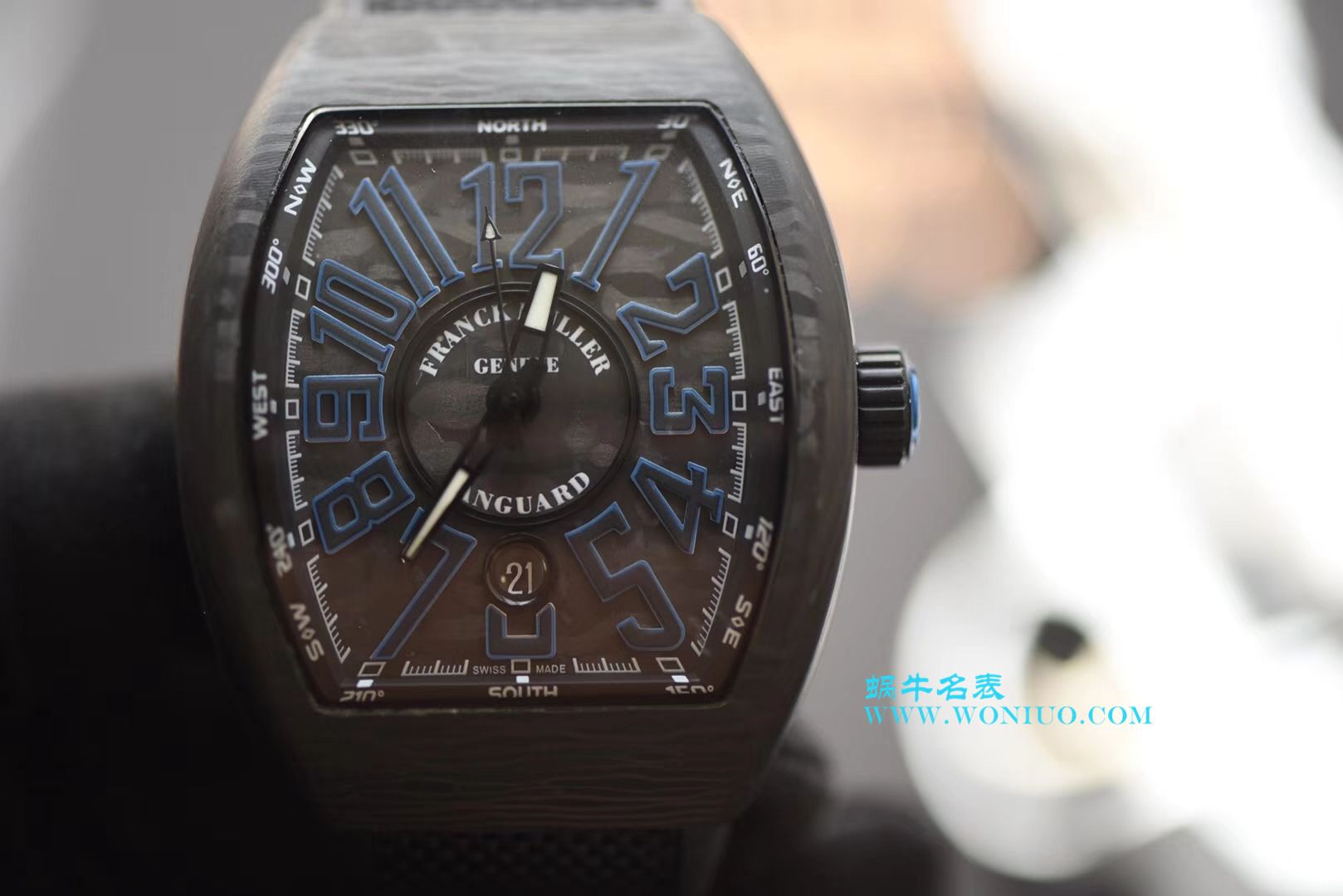 Franck MullerFRANCK MULLER复刻高仿再创新作V45在夜幕低垂之时，Vanguard Carbon  fibre 展现充满未来感的外型，令人耳目一新 / FL026
