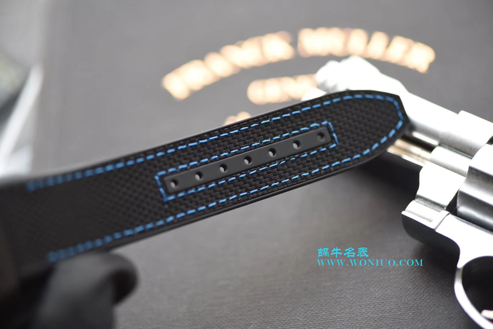 Franck MullerFRANCK MULLER复刻高仿再创新作V45在夜幕低垂之时，Vanguard Carbon  fibre 展现充满未来感的外型，令人耳目一新 / FL026