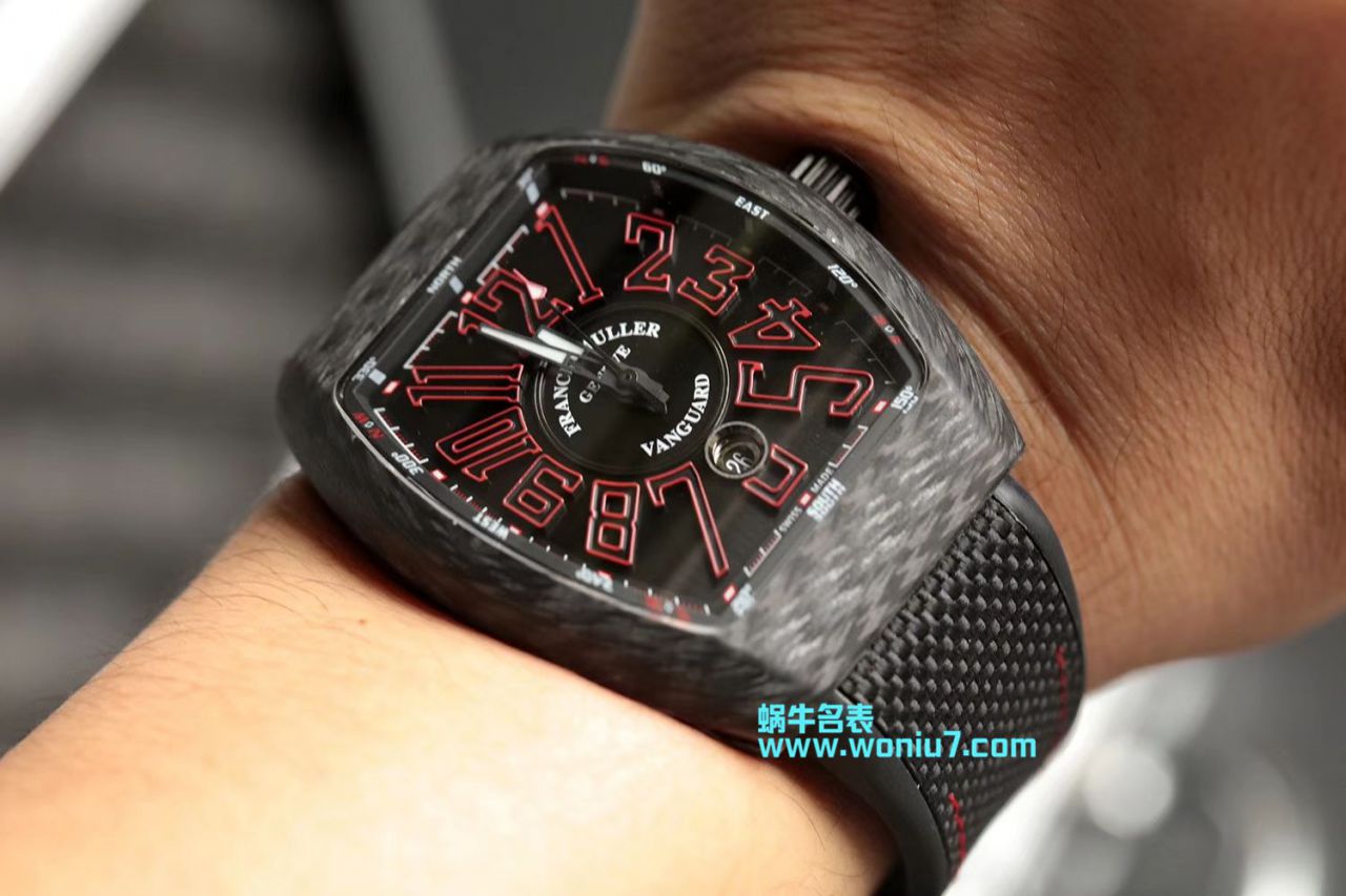 Franck MullerFRANCK MULLER复刻高仿再创新作V45在夜幕低垂之时，Vanguard Carbon  fibre 展现充满未来感的外型，令人耳目一新 / FL026