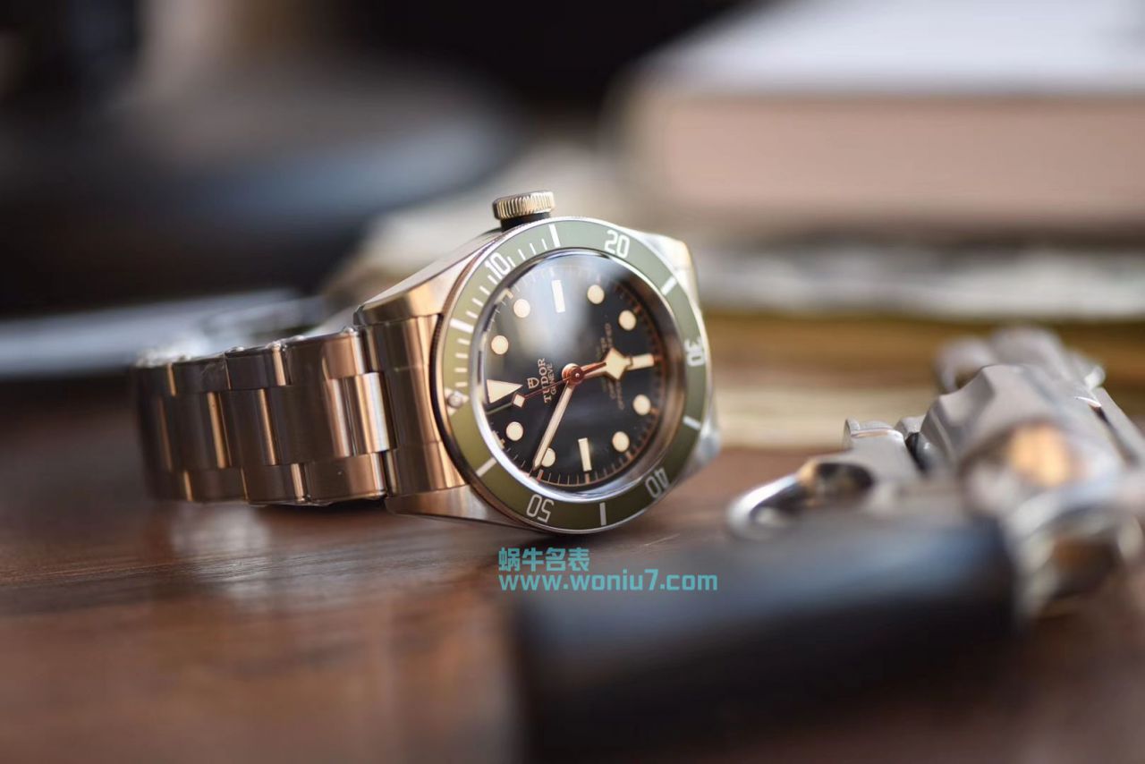 【ZF小绿花特别版】 Tudor 启承系列复刻高仿Black Bay潜水表 wrist watch  / DT032