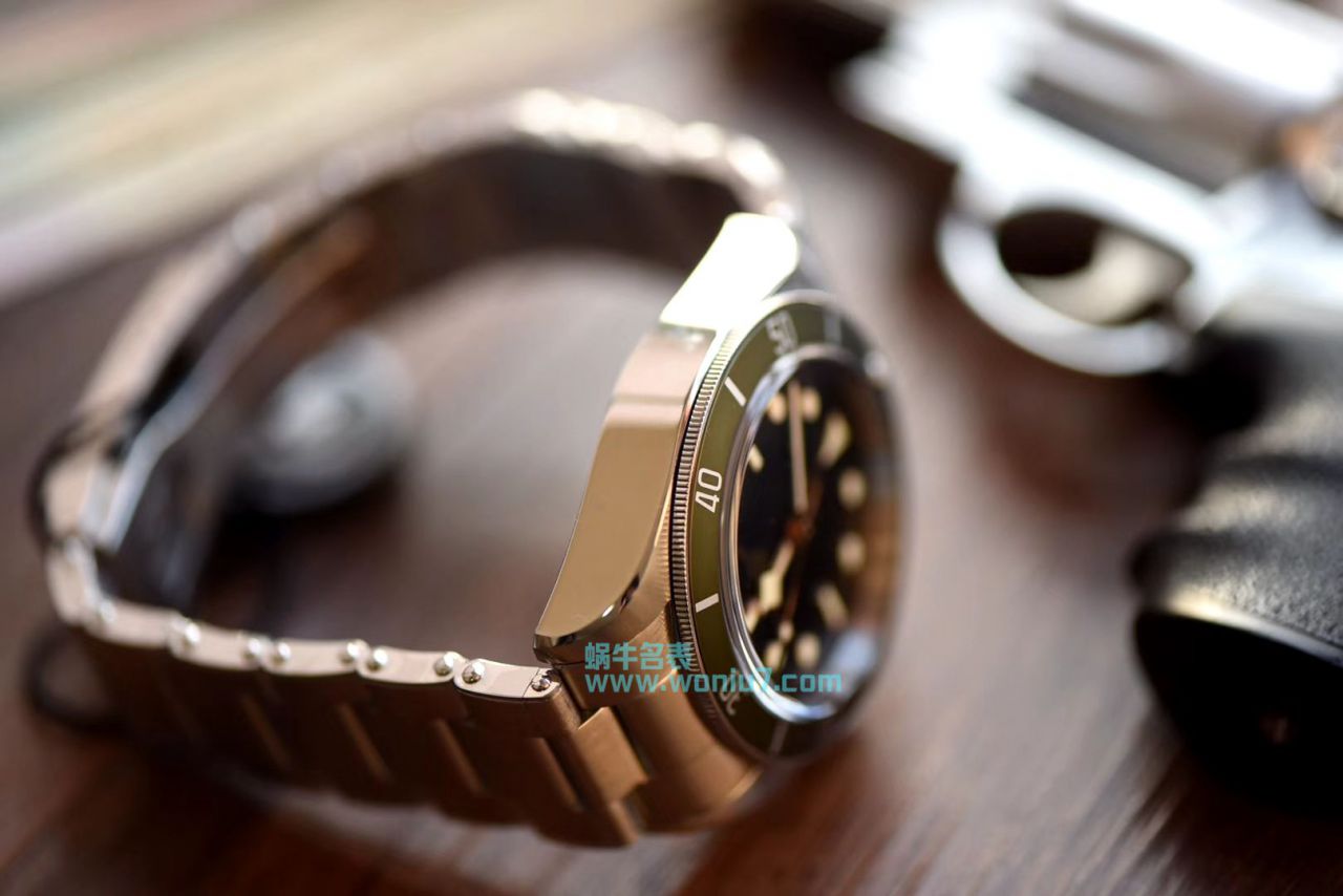【ZF小绿花特别版】 Tudor 启承系列复刻高仿Black Bay潜水表 wrist watch  / DT032