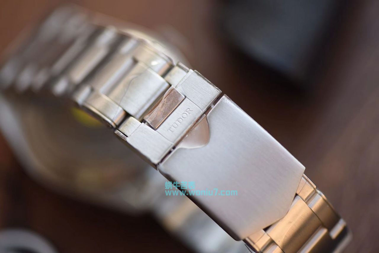 【ZF小绿花特别版】 Tudor 启承系列复刻高仿Black Bay潜水表 wrist watch  / DT032