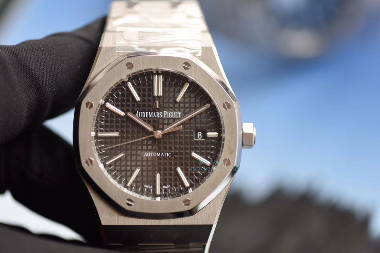 【视频测评JF Factory 1:1高仿手表】Audemars Piguet 皇家橡树系列15400ST.OO.1220ST.03《黑盘》 wrist watch   / AP023