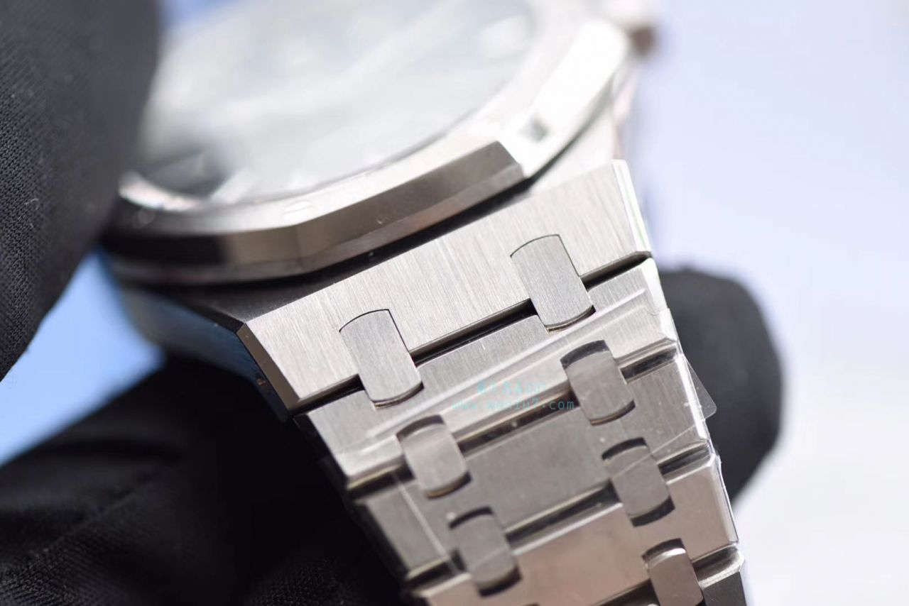 【视频测评JF Factory 1:1高仿手表】Audemars Piguet 皇家橡树系列15400ST.OO.1220ST.03《黑盘》 wrist watch   / AP023