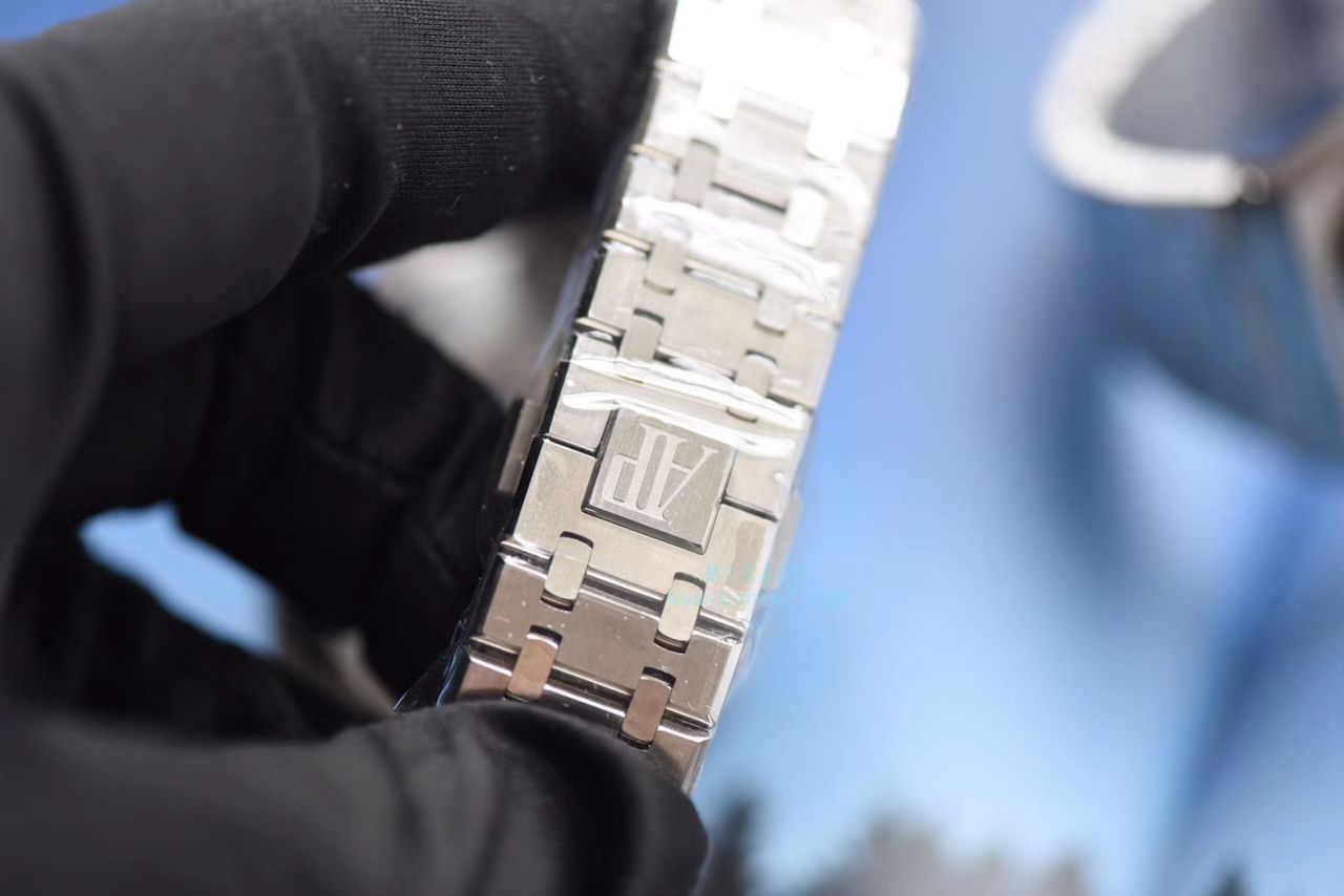 【视频测评JF一比一超A高仿手表】Audemars Piguet 皇家橡树系列15400ST.OO.1220ST.03《蓝面》男表 / JF AP 15400ST