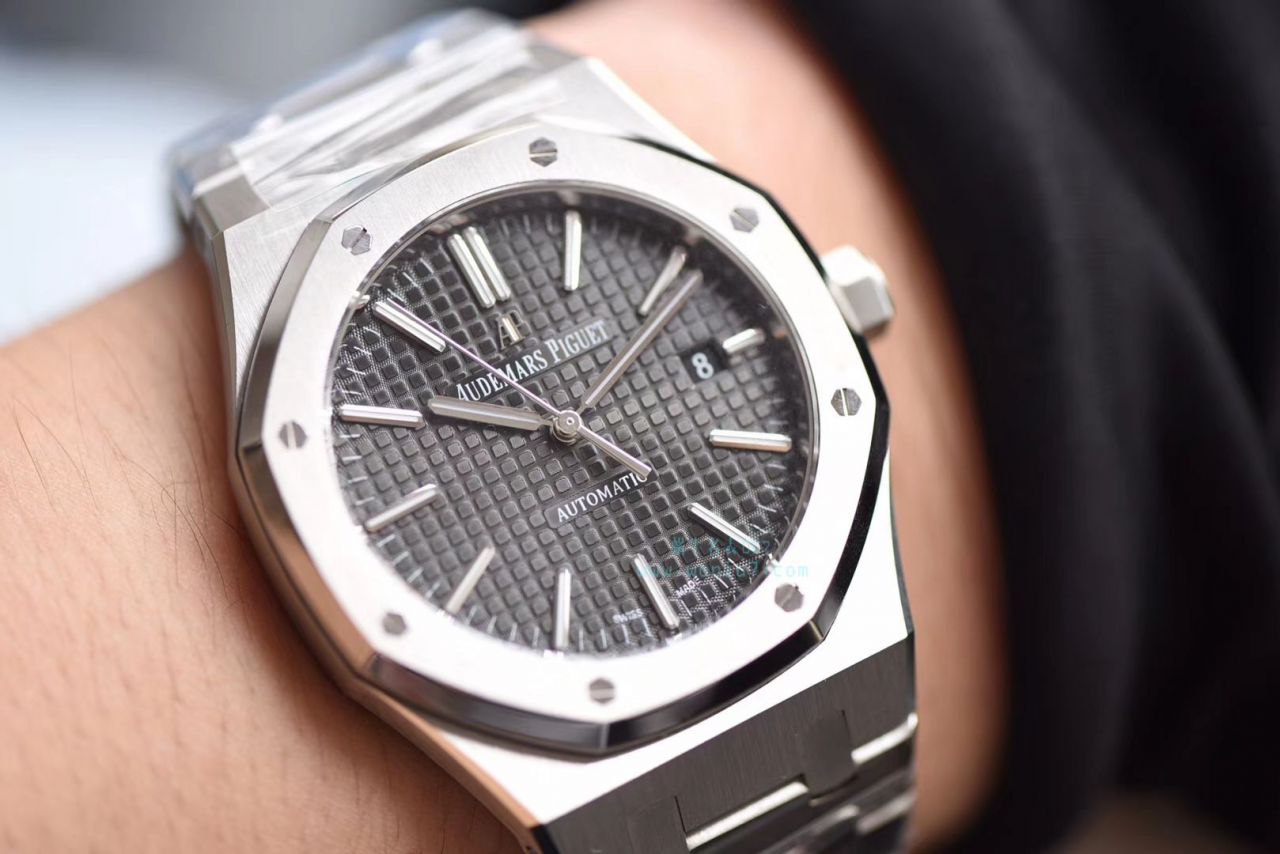 【视频测评JF一比一超A高仿手表】Audemars Piguet 皇家橡树系列15400ST.OO.1220ST.03《蓝面》男表 / JF AP 15400ST