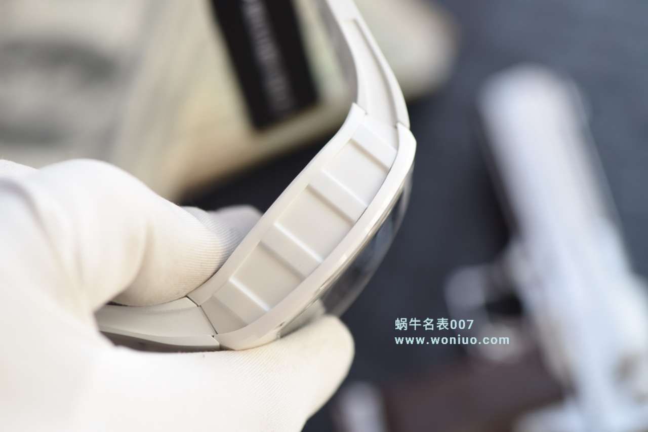  Video analysis KV台湾 Factory 一比一高仿最新巨作！RICHARD MILLE RICHARD MILLE RM055白 Composite 白色橡胶带新款 / RM 055MM