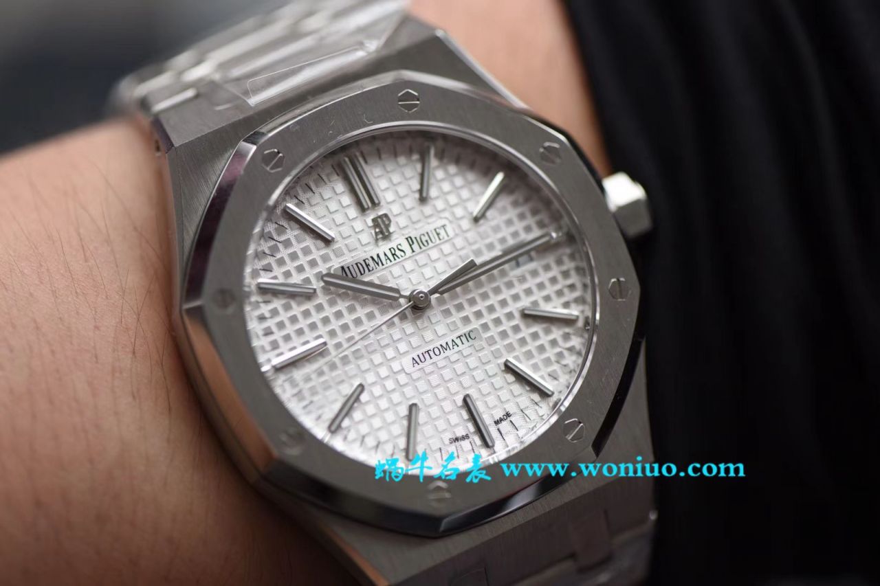  Video analysis Audemars Piguet 皇家橡树系列15400ST.OO.1220ST.02 wrist watch  top 高仿手表【JF标杆神器 15400超强＂V5＂升级版强势出击】 / AP022MM