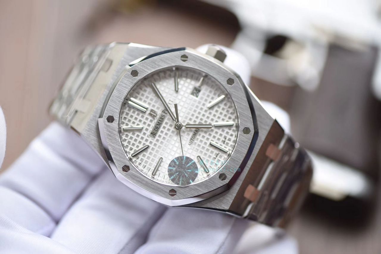  Video analysis Audemars Piguet 皇家橡树系列15400ST.OO.1220ST.02 wrist watch  top 高仿手表【JF标杆神器 15400超强＂V5＂升级版强势出击】 / AP022MM