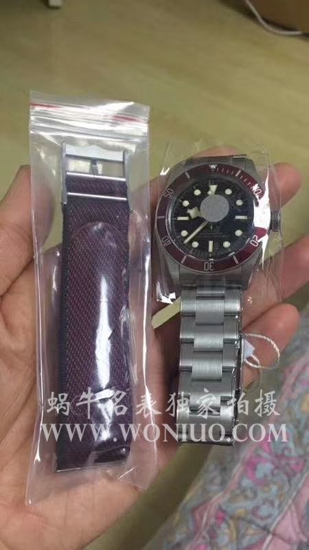  Video analysis TUDOR Tudor 碧湾系列79220R 不锈钢 watchband   wrist watch (小红花)一比一高仿手表【ZF Tudor 小红花】 / DT009MM