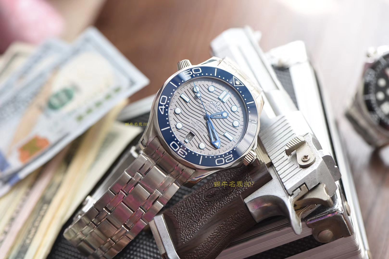 【 Video analysis 】VS Factory 一比一复刻OMEGA Seamaster 系列210.30.42.20.06.001高仿 wrist watch VS Factory 新 Seamaster 300M（007代言广告款） / M359