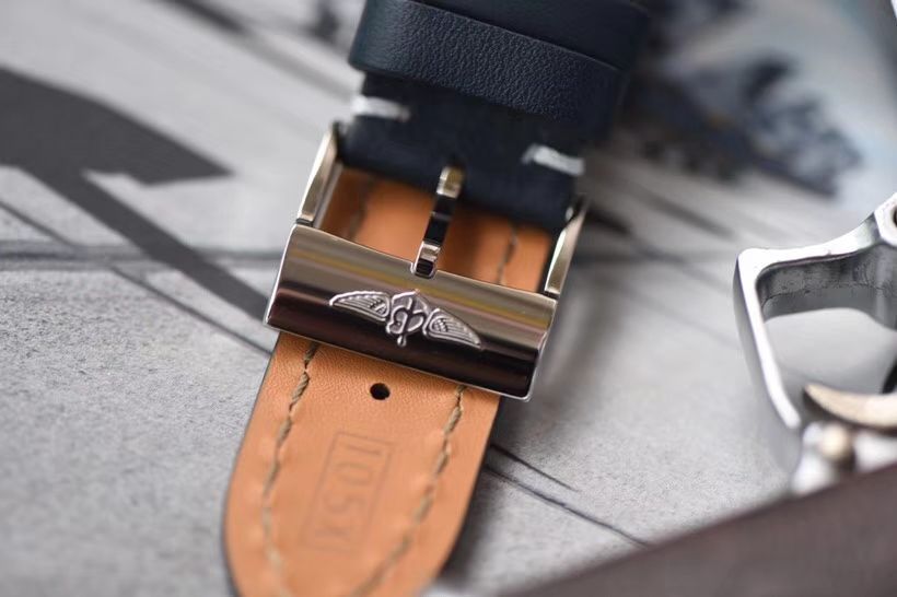 【 Video analysis 复刻表和正品表的区别】V7出品 Breitling 越洋系列 Day-Date 款超级副本 / BL100
