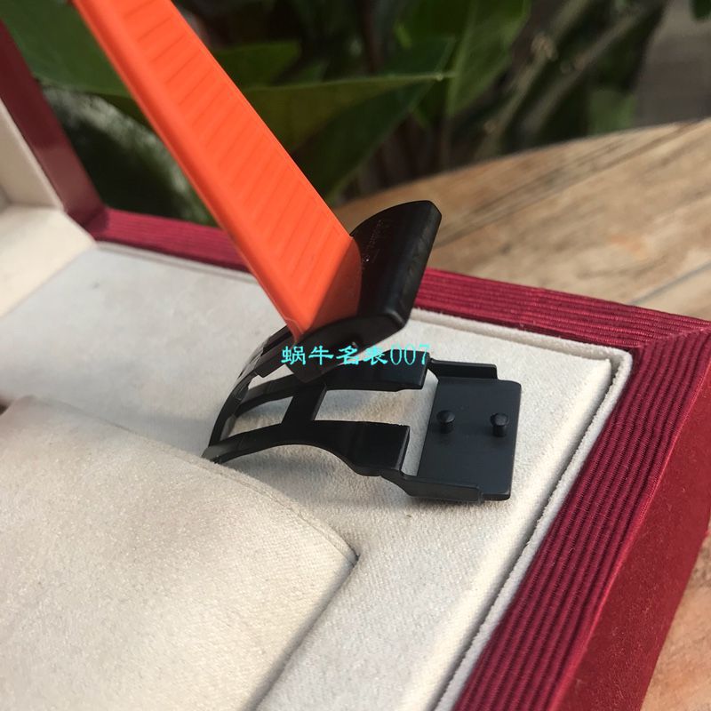 【渠道原单】菲拉格慕Ferragamo F-80系列碳素纤维男士 wrist watch  / FEL011