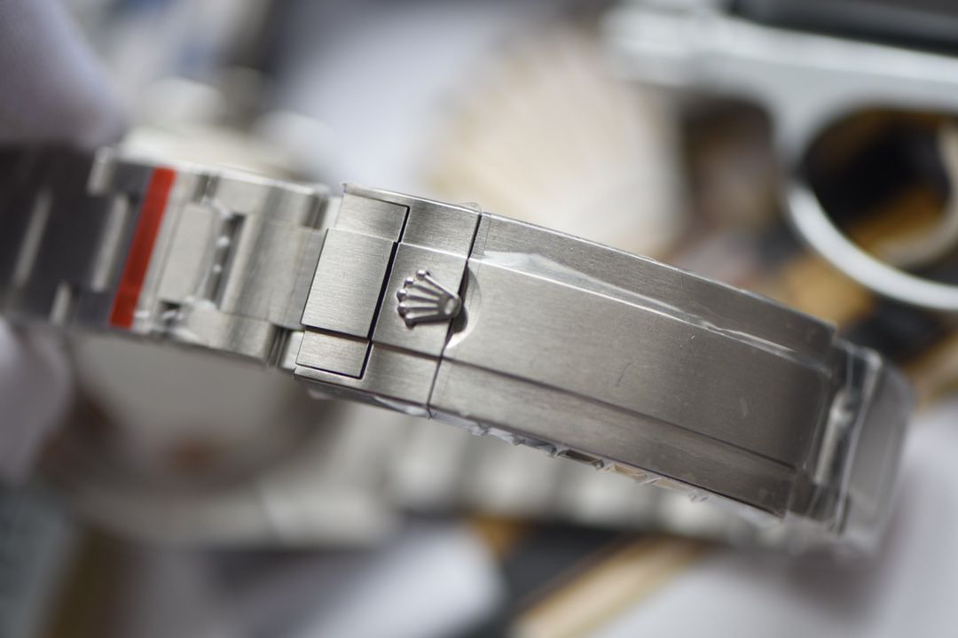 【 Video analysis 最完‎美复刻高仿​Rolex Submariner ‎SUBN Factory V10升​级版】 Rolex  Submariner 型系列116610LV-97200绿盘 wrist watch  / R392