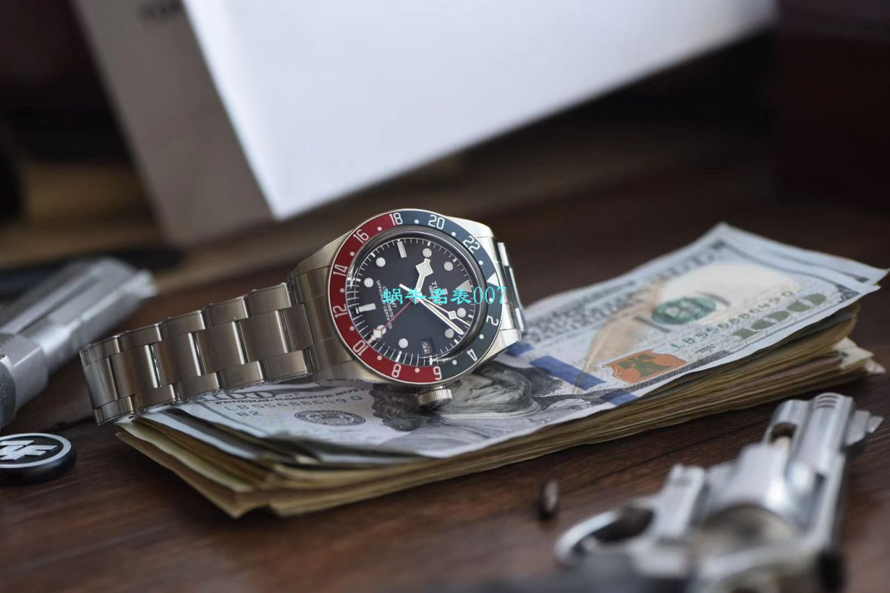 【zf Factory 的 Tudor 怎么样，什么 Factory  Best 】 Tudor 碧湾 GMT MASTER “红蓝”复刻高仿M79830RB-0001 wrist watch  / DT067