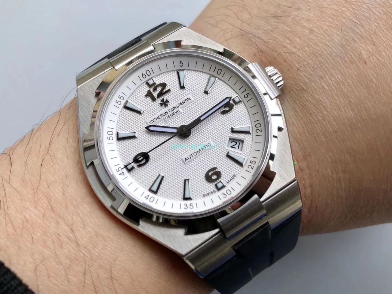 8F Factory 超A高仿Vacheron Constantin   Overseas 系列P47040/000A-9008 wrist watch  / JS212