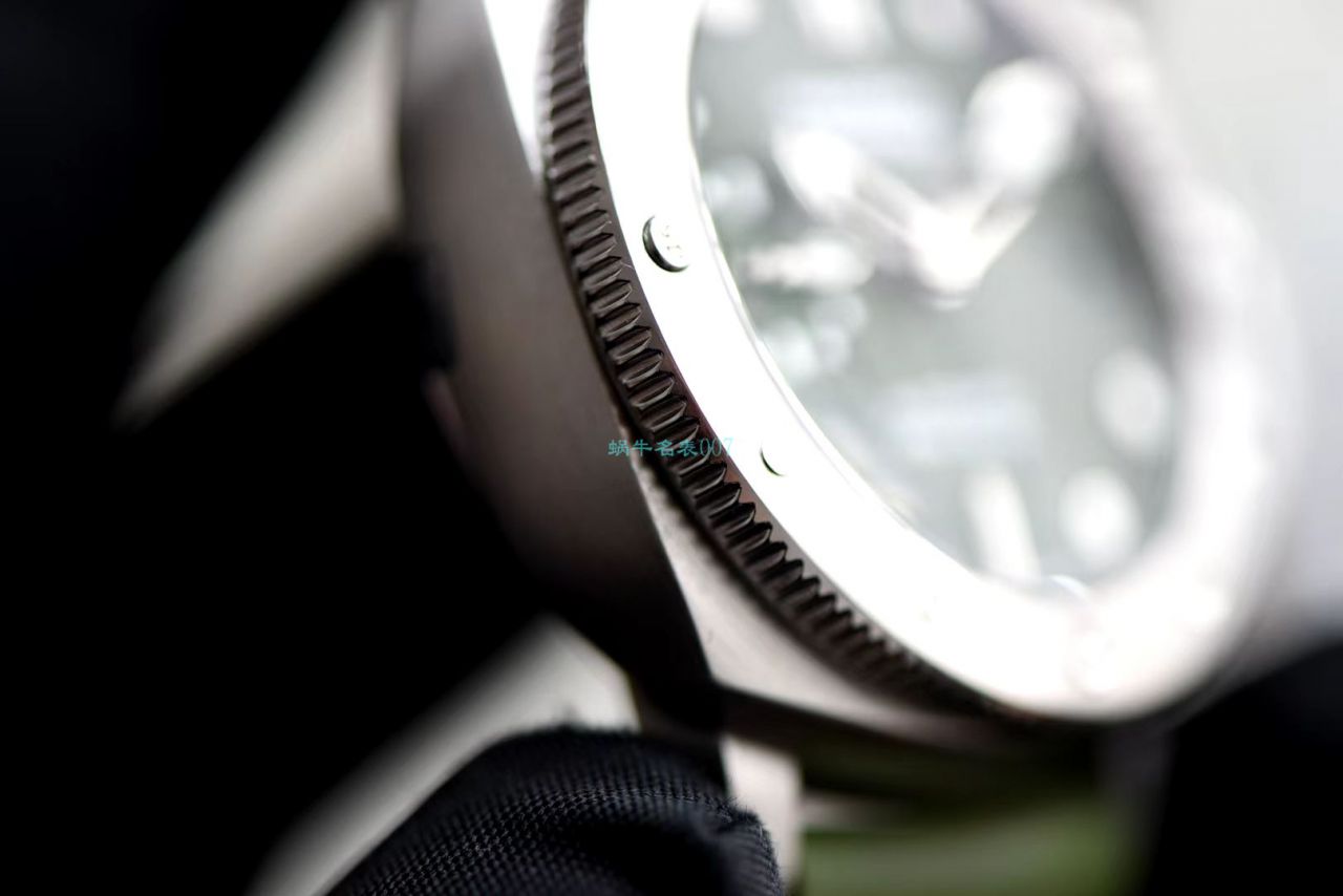 VS Factory 2020新款Panerai 复刻高仿PAM1055绿海魂绿盘42MM亚洲尺寸 / VSPAM1055
