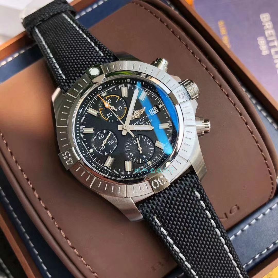 原单 Breitling 50周年复仇者瑞士巡逻兵限量款A133171A1B1X1 wrist watch  / BL176