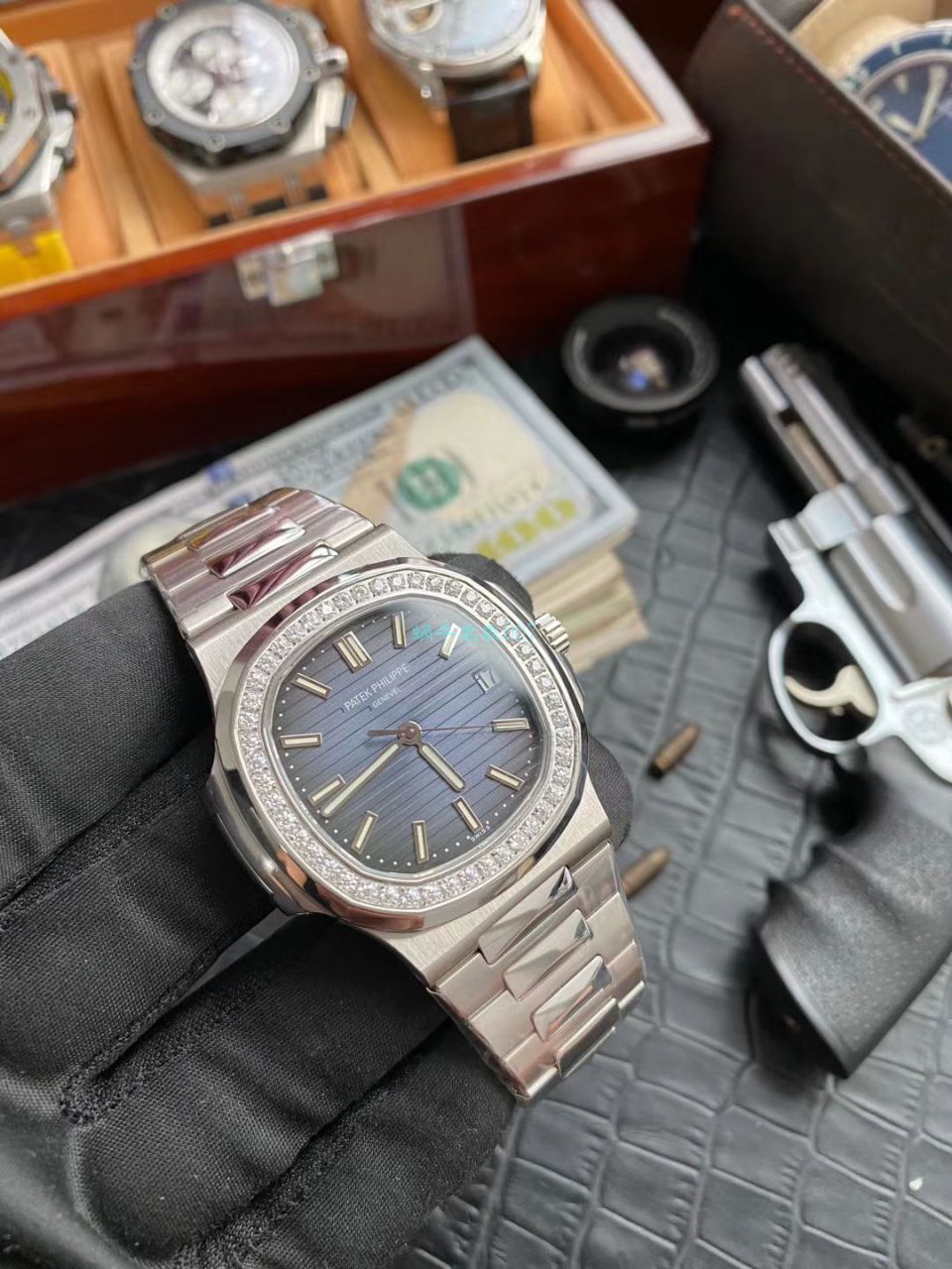 高端 copy customized PPF Factory V4视频 copy customized 莫桑石、真钻 PATEK PHILIPPE  Nautilus  top 复刻高仿5711/1A-010奢华与斯文并存 / BD291