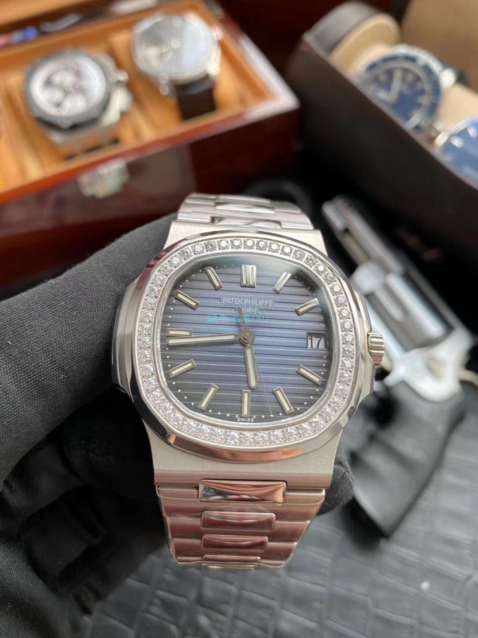 高端 copy customized PPF Factory V4视频 copy customized 莫桑石、真钻 PATEK PHILIPPE  Nautilus  top 复刻高仿5711/1A-010奢华与斯文并存 / BD291
