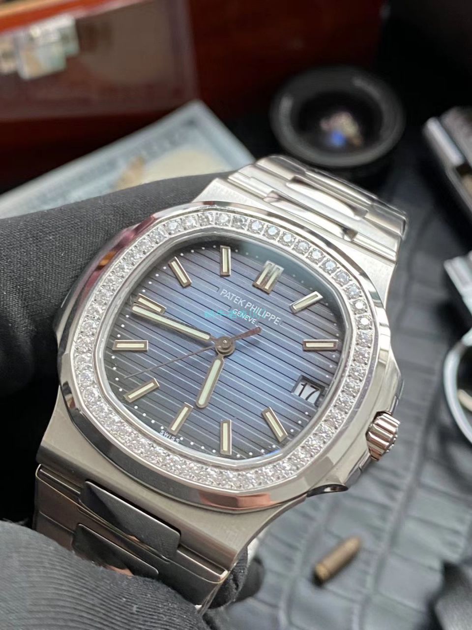高端 copy customized PPF Factory V4视频 copy customized 莫桑石、真钻 PATEK PHILIPPE  Nautilus  top 复刻高仿5711/1A-010奢华与斯文并存 / BD291