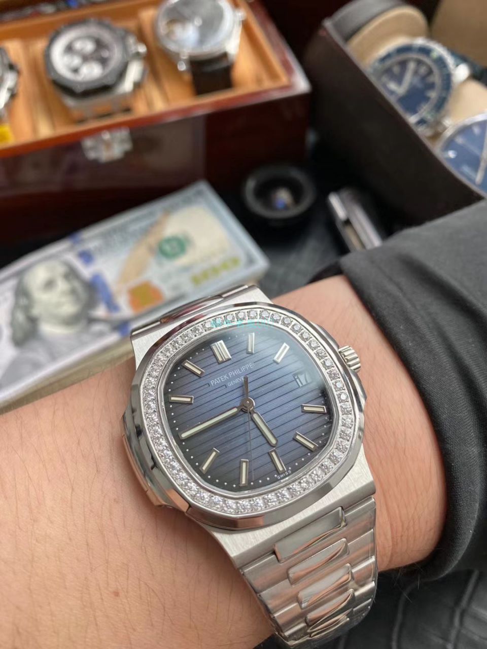 高端 copy customized PPF Factory V4视频 copy customized 莫桑石、真钻 PATEK PHILIPPE  Nautilus  top 复刻高仿5711/1A-010奢华与斯文并存 / BD291