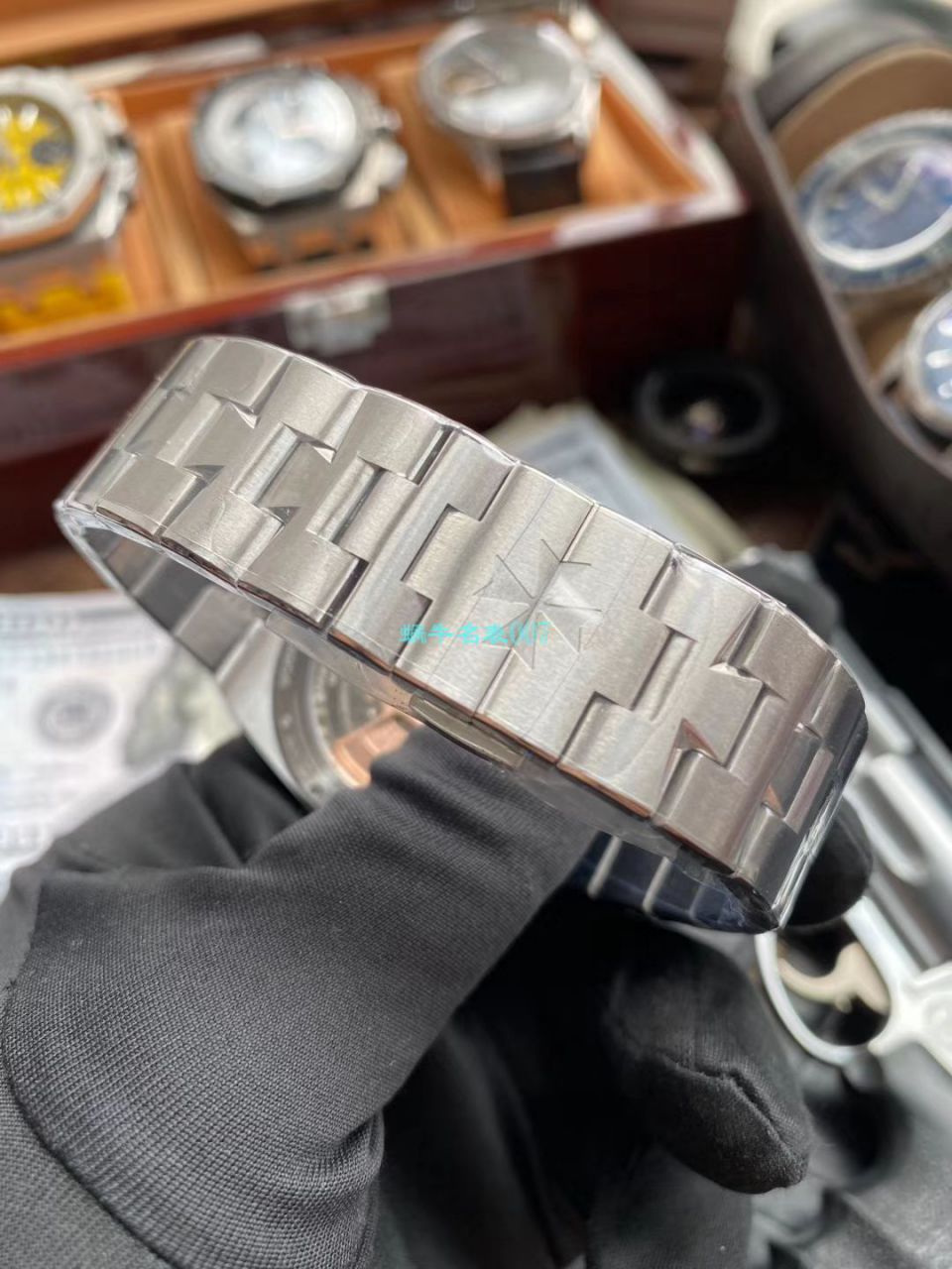 XF Factory 高仿手表Vacheron Constantin   Overseas 系列2000V/120G-B122 wrist watch  / XF2000VC