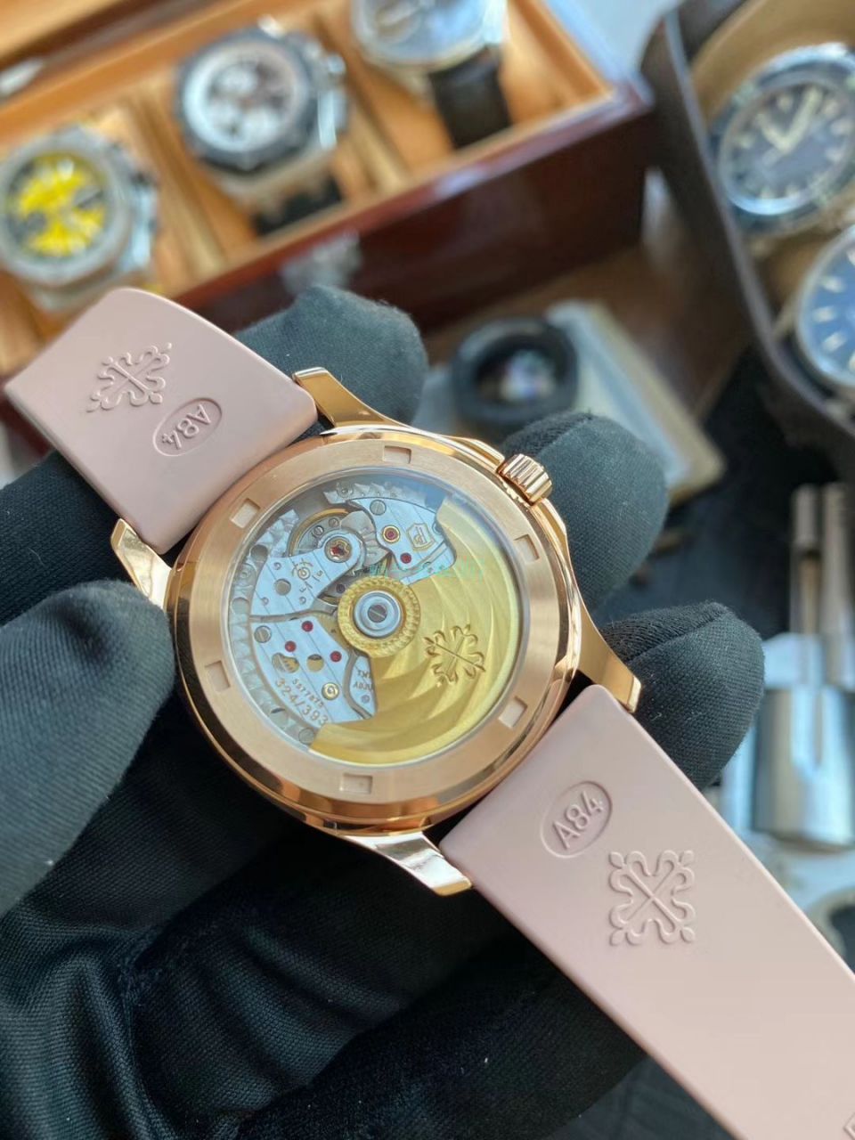 PPF Factory 最美豆沙色高仿手表 PATEK PHILIPPE AQUANAUT女表5072R-001 wrist watch  / BD301
