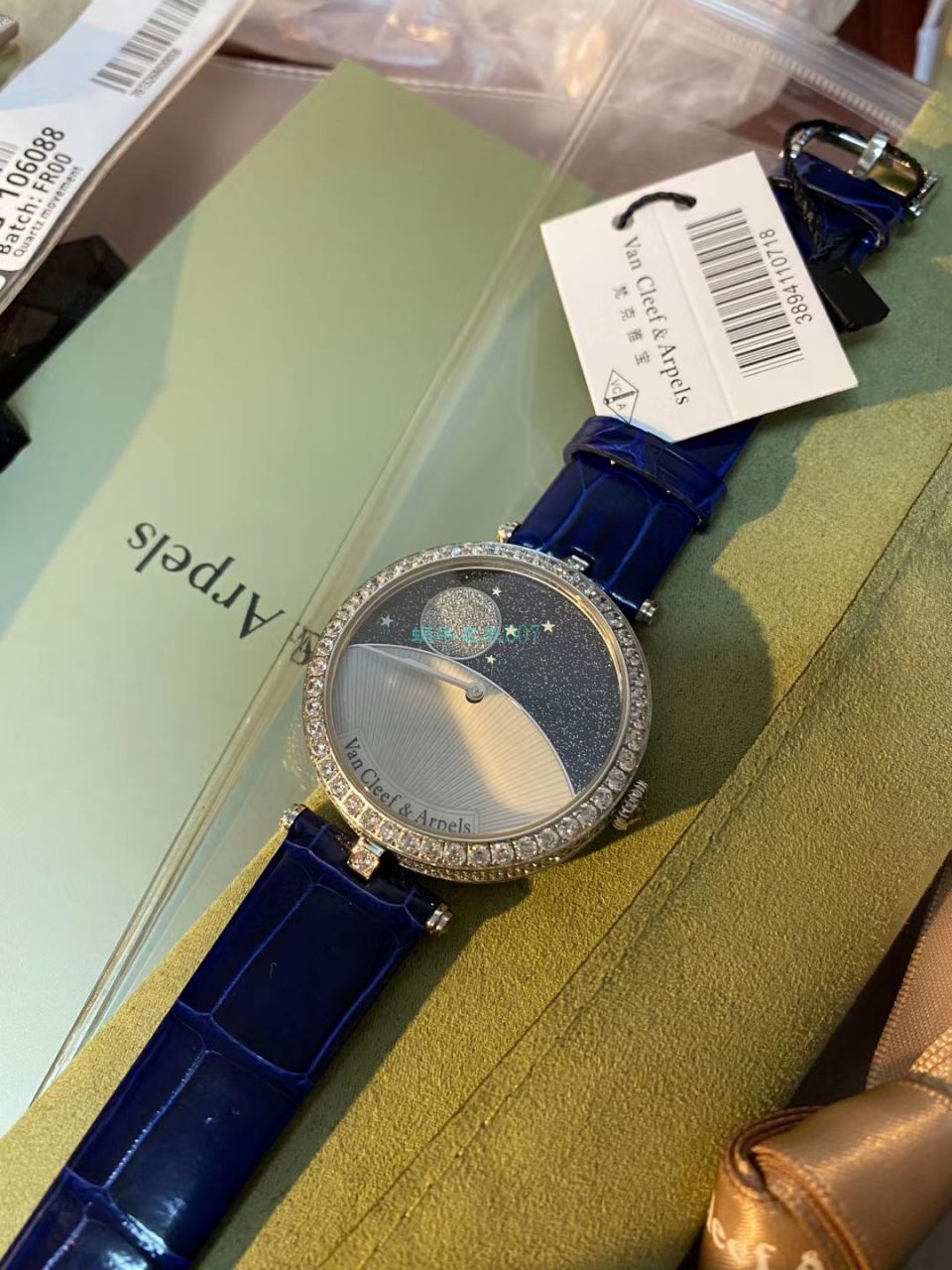 V&A Factory 超A高仿女士手表梵克雅宝诗意复杂功能系列VCARN25800 wrist watch  / VA10