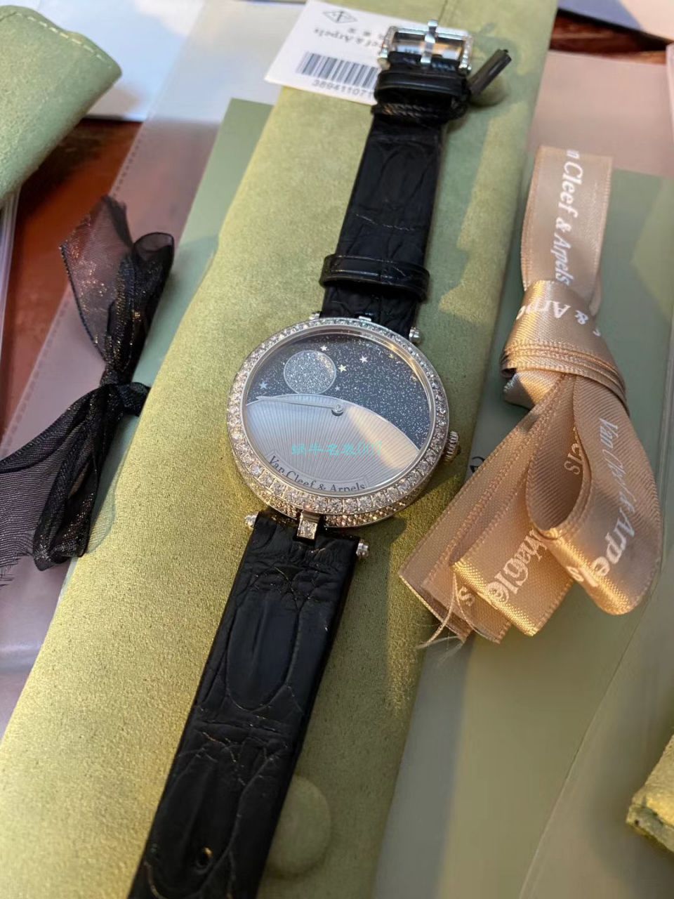 V&A Factory 超A高仿女士手表梵克雅宝诗意复杂功能系列VCARN25800 wrist watch  / VA10