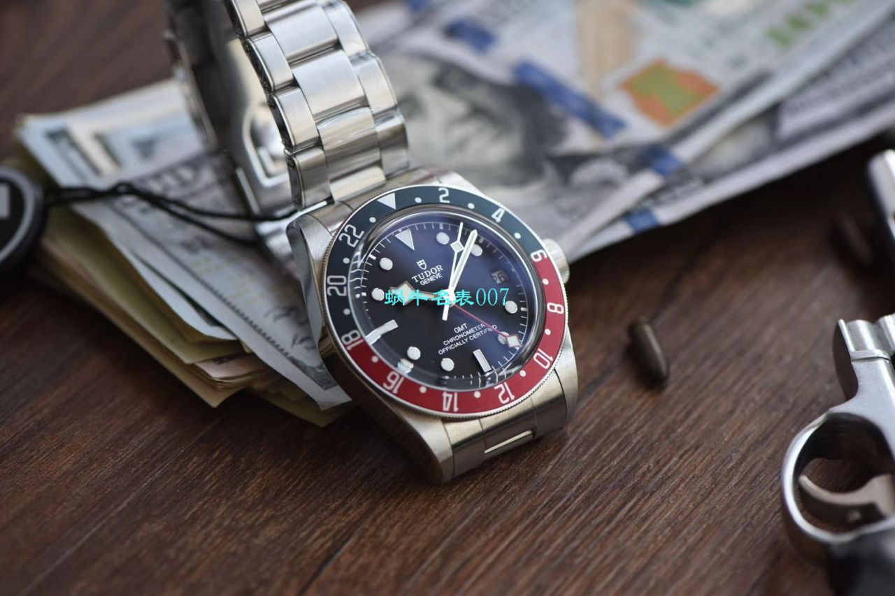  top 复刻 Tudor 手表【 Video analysis 】复刻 Tudor 哪个 Factory 的好 / DT070