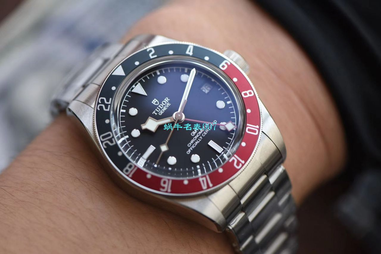  top 复刻 Tudor 手表【 Video analysis 】复刻 Tudor 哪个 Factory 的好 / DT070