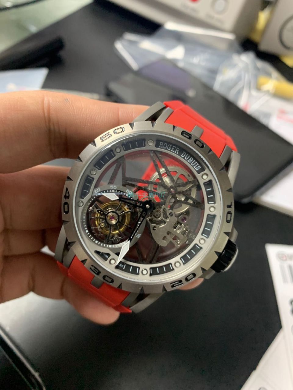  Video analysis BBR Factory 官网 top 复刻 Tourbillon Roger DubuisRoger Dubuis王者高仿RDDBEX0479红色 watchband   wrist watch  / LJ067