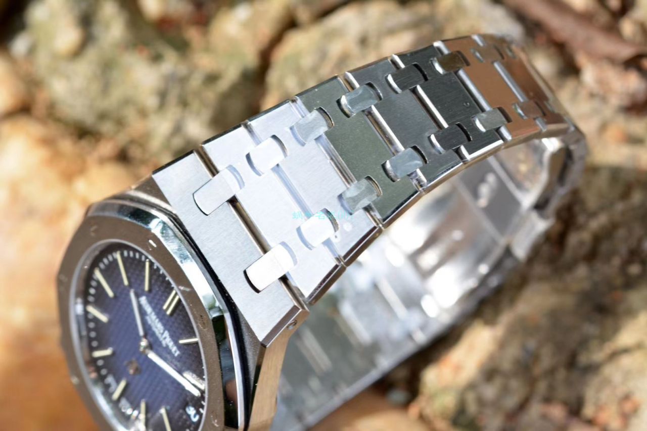 XF Factory 超A高仿APAudemars Piguet 手表皇家橡树15202IP.OO.1240IP.01超薄烟熏蓝 copy customized 限量版 / AP210