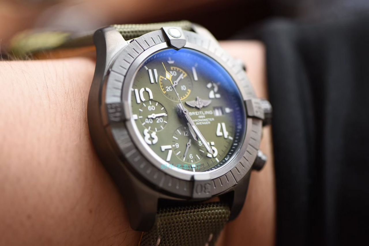 OX Factory 1比1高精仿 Breitling 手表复仇者系列V13317101L1X1 wrist watch  / BL192