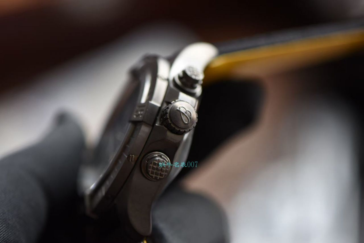 OX Factory 超A高仿 Breitling 手表复仇者系列V13317101B1X2 wrist watch  / BL191