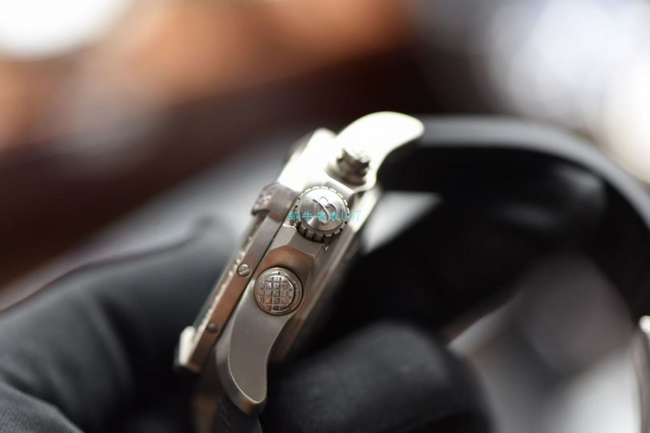 OXF Factory 超A高仿手表 Breitling 复仇者系列E13383101M2W1 wrist watch  / BL197