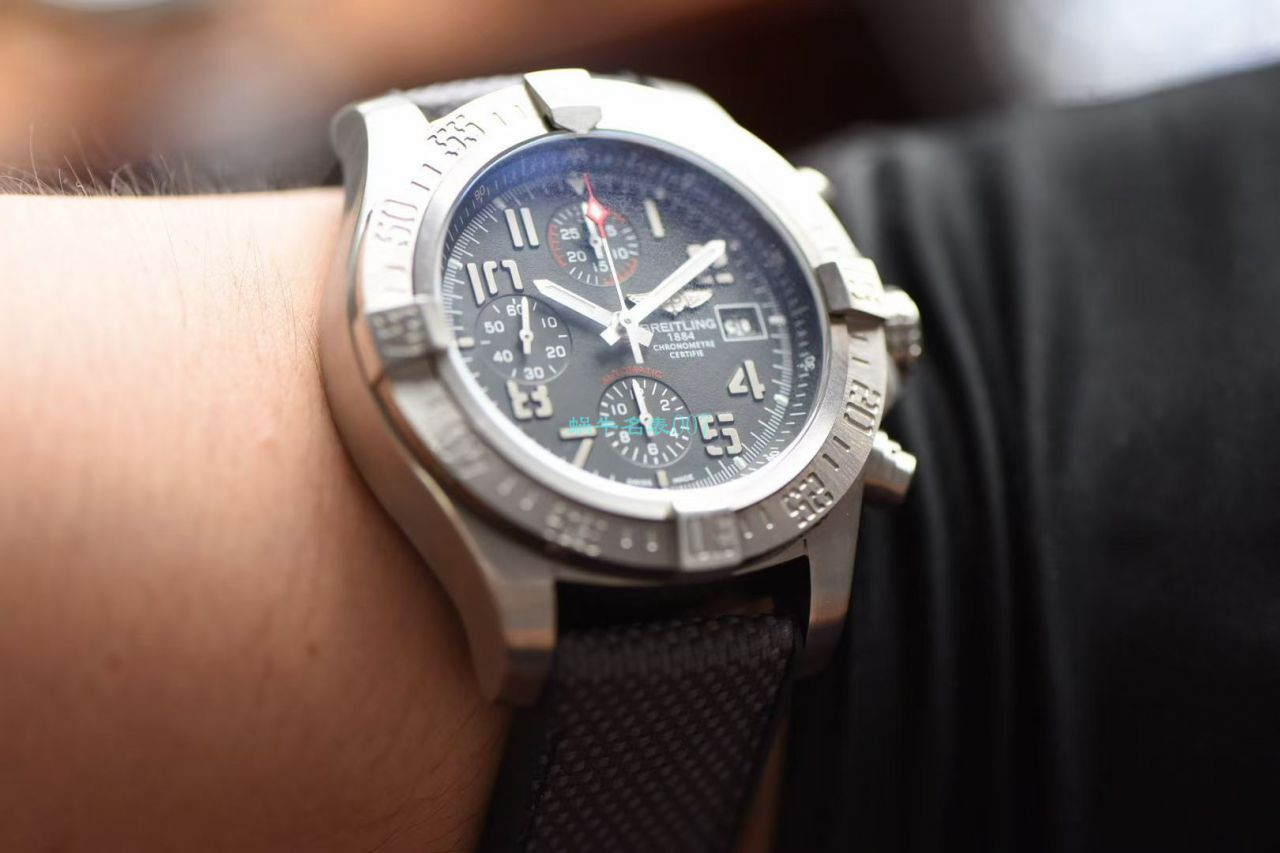 OXF Factory 超A高仿手表 Breitling 复仇者系列E13383101M2W1 wrist watch  / BL197