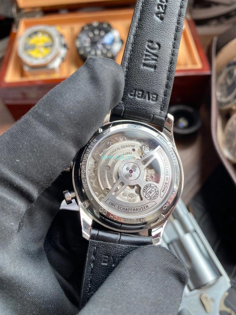 YL Factory  IWC 1比1高精仿手表酒红面葡萄牙计时IW371616 wrist watch  / WG578