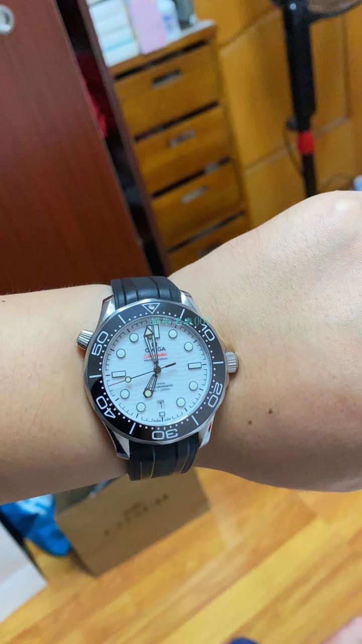 VS Factory OMEGA Seamaster Omega白 Composite 面盘300m复刻高仿210.32.42.20.04.001 wrist watch  / M616