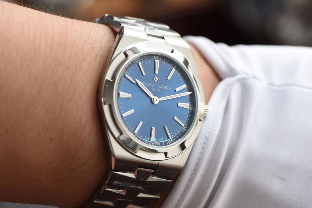 XF Factory Vacheron Constantin   Overseas 系列2000V超A复刻高仿手表海外特别版骚蓝 / JS231