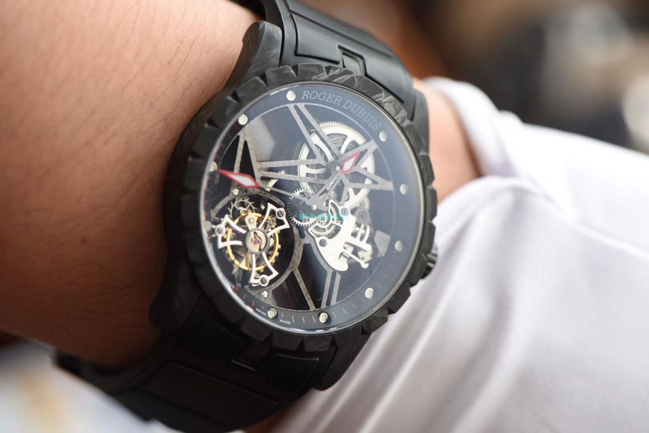 BBR Factory 最新Roger Dubuis王者系列 carbon fiber  Tourbillon 1比1复刻高仿手表DBEX0577 wrist watch  / LJ090