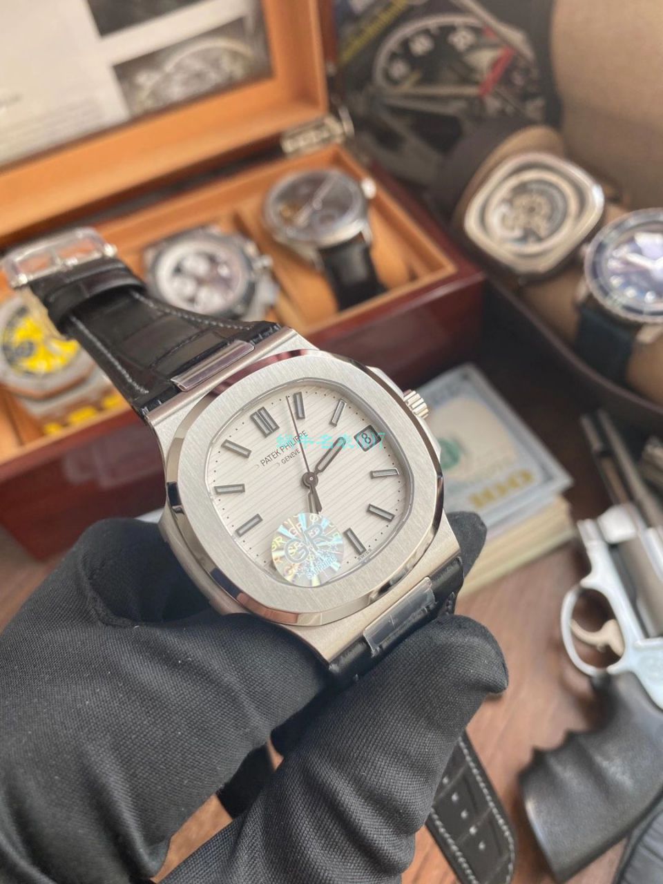 GR Factory V2版本1比1超A复刻高仿手表 PATEK PHILIPPE  Nautilus 5711/1A-011 wrist watch  / BD353