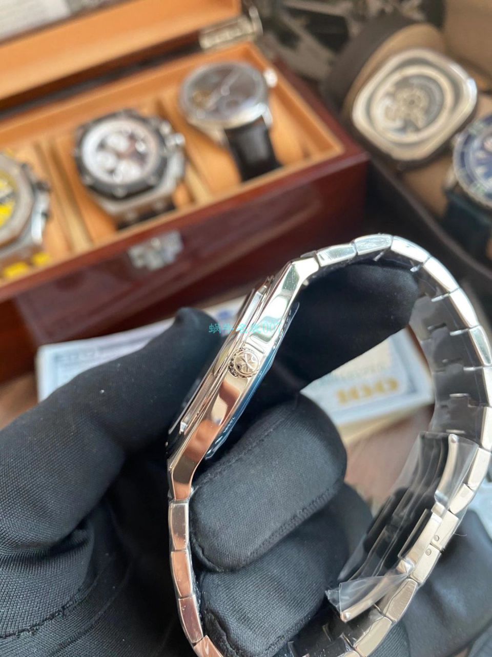 XF Factory Vacheron Constantin   Overseas 1比1复刻高仿手表海外超薄2000v黑面 / JS233