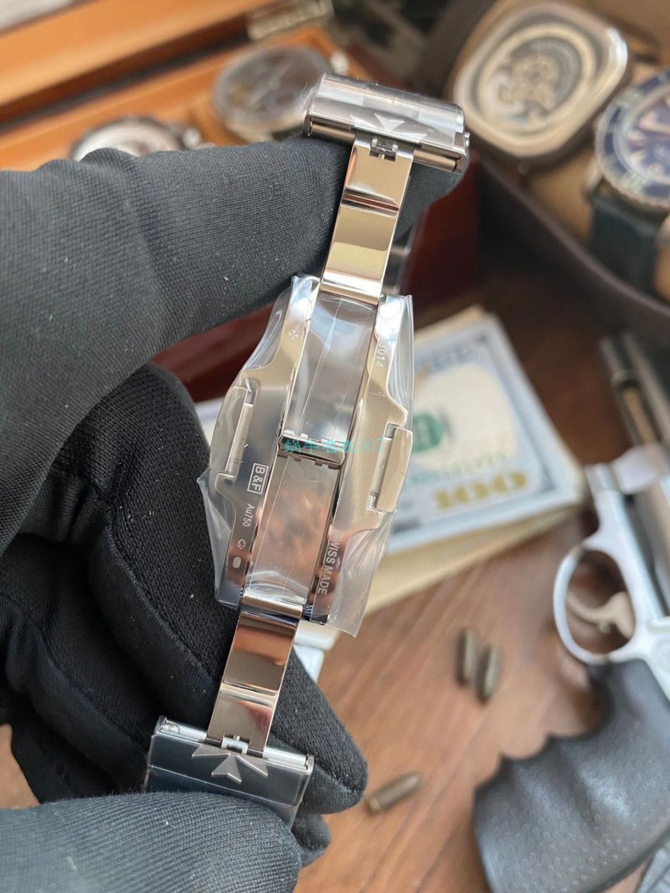 XF Factory Vacheron Constantin   Overseas 1比1复刻高仿手表海外超薄2000v黑面 / JS233